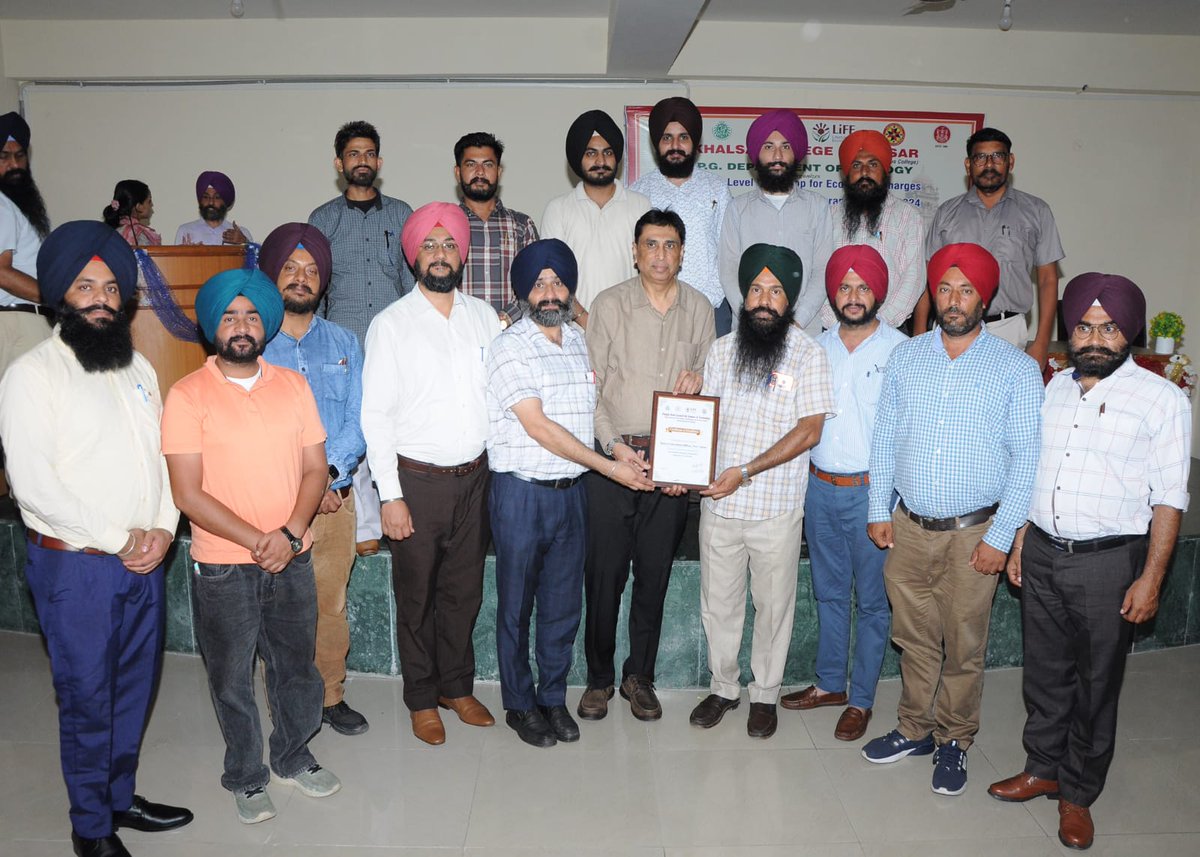 PSCST_GoP's tweet photo. Under the #EnvironmentEducationProgramme 2024, @PSCST_GoP & @khalsa_college Amritsar hosted the 2nd Cluster Level Workshop. 150 #EcoClub Coordinators from 5 districts were empowered with skills to drive #MissionLIFE @moefcc @trahul1976 @nameetaprasad @PritpalPSCST @KSBathPSCST https://t.co/XLZFUtEbjv