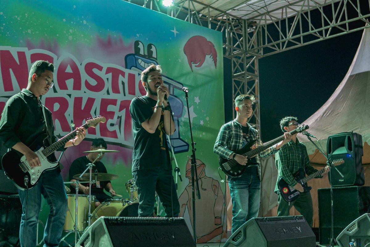 leonardorio_'s tweet photo. Bersama @radiojunkies_ di Fantastic Market Solo, thanks you. 09.08.24

📷 Stevanus Awang https://t.co/uT8uw5uWoS