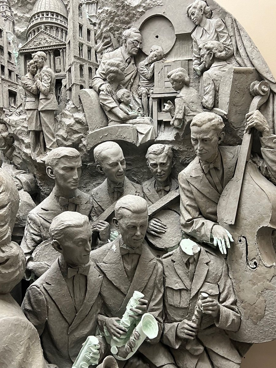 DvlMemorial's tweet photo. Join us in honouring the life and legacy of #DameVeraLynn by contributing to our #MemorialStatue Fund. This memorial will pay tribute to #wartime entertainers, we need your help to make it a reality. Visit our website to learn more and donate today! https://t.co/v2YmeUXeuE https://t.co/Jb3YfuPKEy