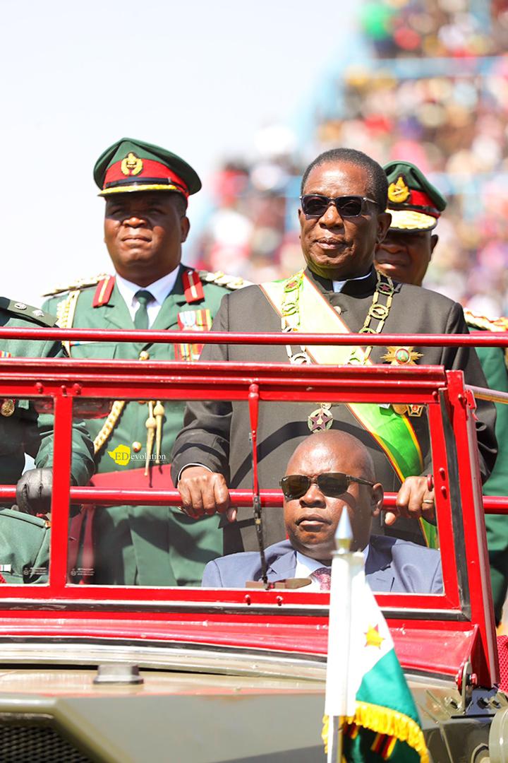 EDevolutionZw's tweet image. H. E President and Commander in Chief of the Zimbabwe Defence Forces Cde @edmnangagwa has granted the ZDF Parade permission to march past in slow and quick time, advance in review order and drill display.@faz_trust
#EDevolutionMedia #DefenceForcesDay2024