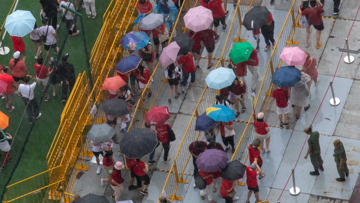 TODAYonline's tweet photo. #trending: Influencer's praise of NDP crowd control leaves S'poreans grateful for reminder 'we are so blessed' https://t.co/7hiaqAXb1T https://t.co/Q1xMQKI5Tg