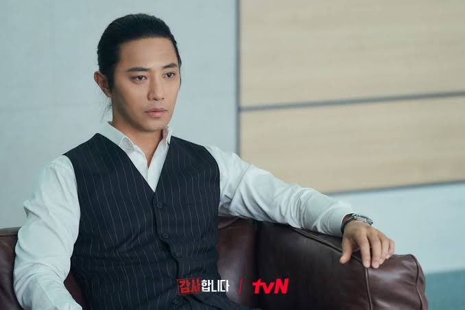 xjjneeee's tweet photo. watching #TheAuditors and keep eyeing Dae-Woong. Love his long hair Ughhh!! Upon searching, he is Dae Young from DOTS!! ommmoo im so sorry hahaha hindi kita nakilala teh! 😅😍 https://t.co/j4pYiNNKt0