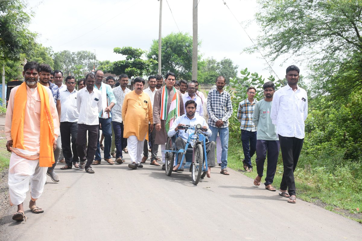 DevanandNPawar's tweet photo. आज दि .१२/०८/२०२४ रोजी शेंदुरजना, ढोणी, उज्ज्वलनगर, पाळोदी, रतनवाडी, फुलउमारी, सोमेश्वर नगर, उमरी खु. येथे "समस्या शोध दिंडी" आयोजित करण्यात आली. यामध्ये विविध समस्यांचा शोध घेण्यात आला आणि लोकांच्या समस्या समजून घेण्याचा प्रयत्न केला.

#ProblemFindingDindi #CommunityEngagement https://t.co/1pGhNVzknM