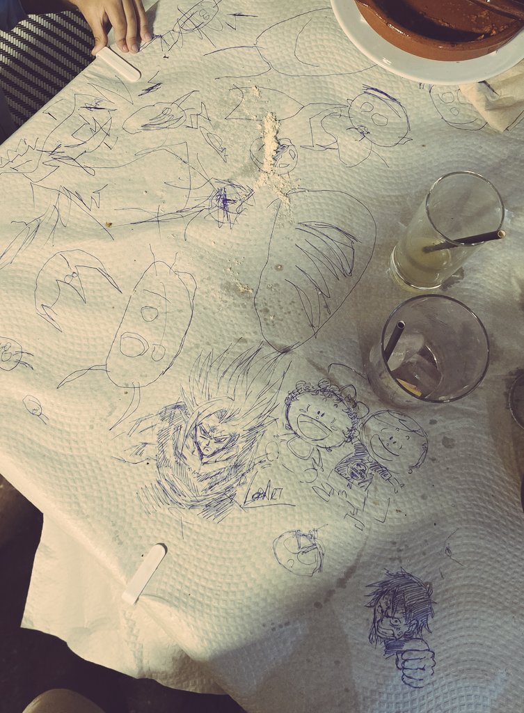 lobo85art's tweet photo. Si en un restaurante nos dais un boli y un mantel de papel a mi hijo y a mi...pasan estas cosas. No lo podemos evitar.
Disfrutamos traceando 🥹🥹🥹 https://t.co/Ib07rArNv2