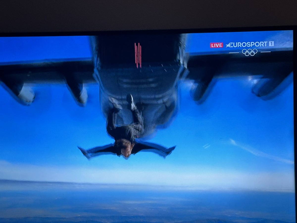 TGtwitt's tweet photo. I bet @TomCruise didn’t even need to fill out a form to apply for that job! What a guy.  Really enjoyed the closing ceremonies #ClosingCeremony #TomCruise https://t.co/wemr5MCqvK
