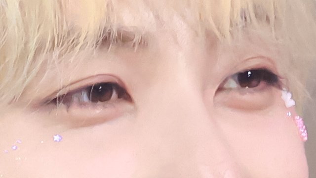 hanihe100495's tweet photo. 하니 속눈썹 진짜 길고 눈도 너무 예뻐서 조움🥹 https://t.co/5amFLuRIzG
