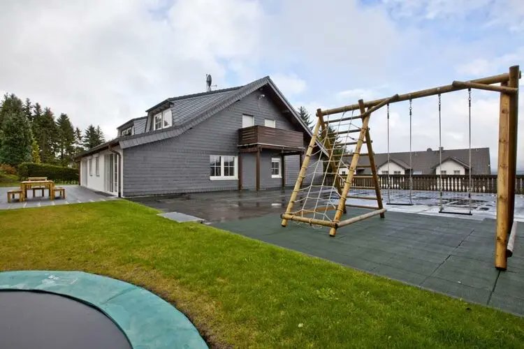 verounicohuizen's tweet photo. Gezellig en modern 6 persoons appartement in #Neuastenberg. In algemene ruimte vind je oa een #PlayStation en tafelvoetbal. Buiten is er een trampoline en speeltoestel.

https://t.co/FOjN40fYMU

#vakantiehuishuren #Winterberg #Sauerland #NoordrijnWestfalen #wintersport https://t.co/UDDADcKgHp
