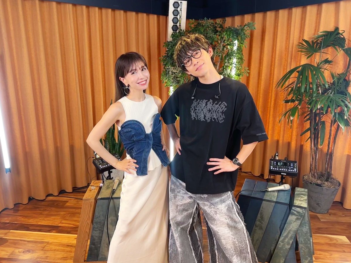kawasaki_takaya's tweet photo. なんと！May J.姉さんとデュエットしました〜☺️🙏

こうしてしっかり一緒に歌わせて頂くのは初めてですごく楽しかったです🌇

ずっと色んな話してたなぁ。笑

【夕陽の上】
https://t.co/Fo1rKuD3C1

【晩餐歌】
https://t.co/J1oN7BDhcs https://t.co/2eLWz62Hub