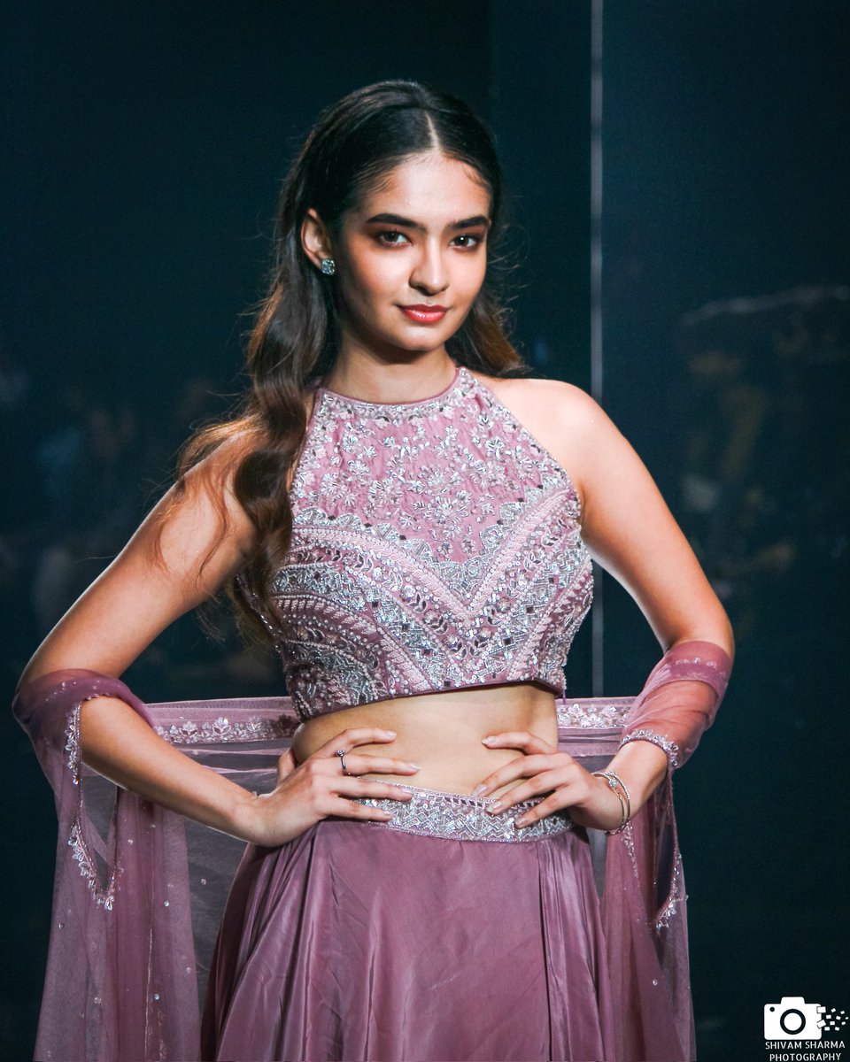 ShivamSPhotos's tweet photo. A fashion moment to remember! @anushkasen_04 graces the occasion in our exquisite piece, capturing hearts with every strid and gracing Panihari Mumbai brand’s creation with unmatched style in @TimesFashionWk.

#AnushkaSen #BTFW #FashionWeek #CelebrityClicks #celebrityphotography https://t.co/svSO0WhgUo