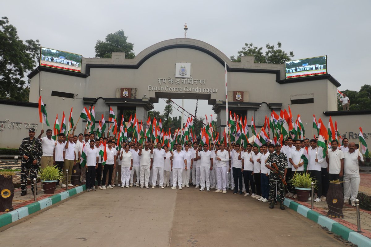 महानिदेशालय केरिपुबल, नई दिल्ली के आदेशानुसार आज दिनांक 13/08/2024 को हर घर तिरंगा फहराने हेतु ग्रुप केन्द्र केरिपुबल गॉंधीनगर, द्वारा जागरूकता अभियान चलाया गया। कार्यक्रम की कुल झलकियां:-