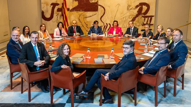 Aquest matí hem fet la primera reunió del Consell Executiu, presidit pel MH Sr. <a href="/salvadorilla/">Salvador Illa Roca</a>