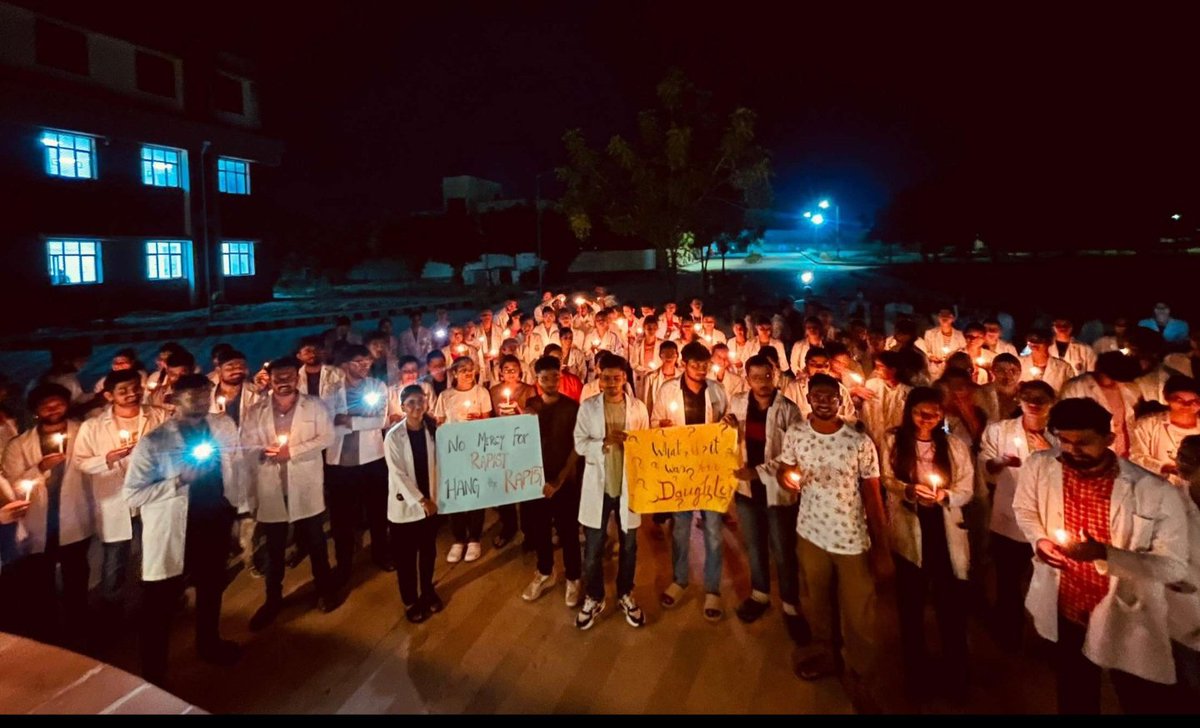 SanjuGoyel's tweet photo. A female doctor was raped and murdered in Bengal, yet the government is sleeping.

The culprits should be hanged.
All the youth should write to get justice for the sister.

Wake up, deaf and dumb government.

#Nirbhaya2  #BengalHorror
#KolkataDoctorDeath https://t.co/DKDEl39ydS