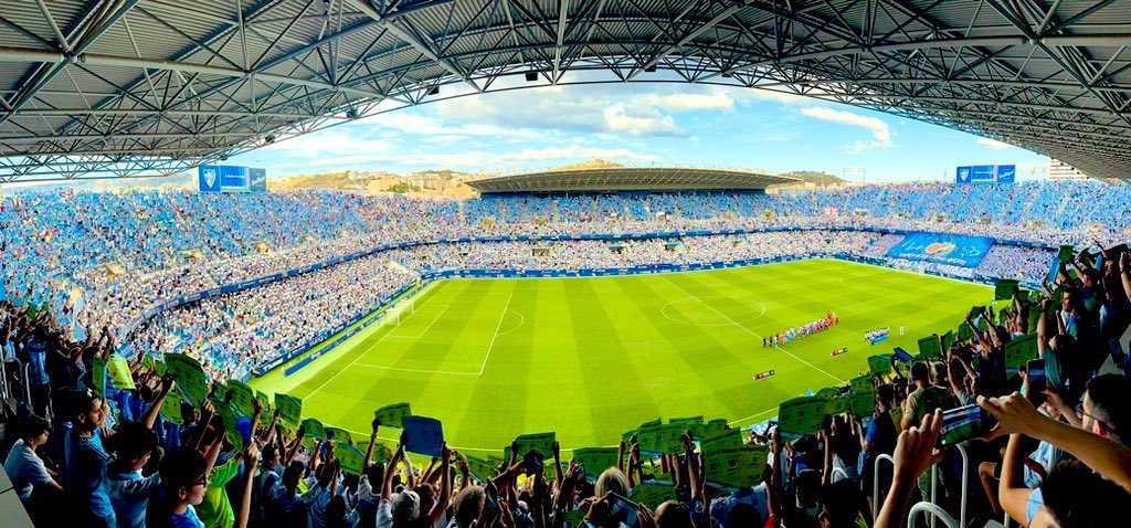 Hoy que el Málaga consigue su récord histórico de abonados, que supera al de Champions, es justo reconocer a la GRADA. Esa que es parte importante de esta nueva ola de malaguismo. Aunque el club ni los mencione y les rechace, son los que dan ese colorido especial en el estadio🙌🏼