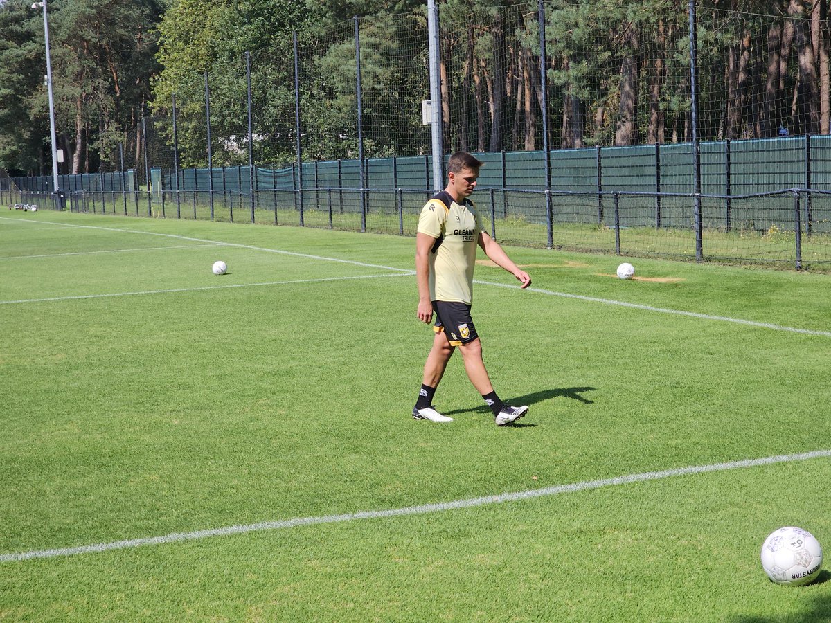 VitesseDe LaarWest tweet media