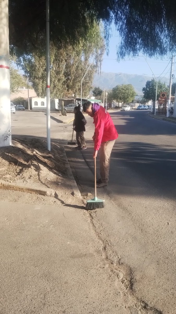 JorgeCeballoslr's tweet photo. "¡Cuidamos la ciudad!🌄🌄🙌🏻

Nuestro equipo de cuadrilla estuvo trabajando en calles de nuestra ciudad. Desarrollaron tareas de barrido y limpieza en:

Calle San Fe
Avenida Monseñor Angelelli
Avenida Facundo Quiroga https://t.co/Mk1CfHbs3F