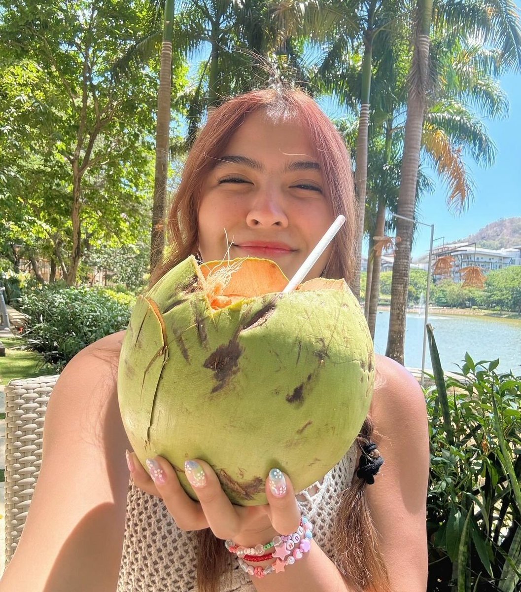 jakiserendipity's tweet photo. Ang labs kong si Sunny. 
#AlexaIlacad

[Alexa's IG] https://t.co/Isr2oSaDNa