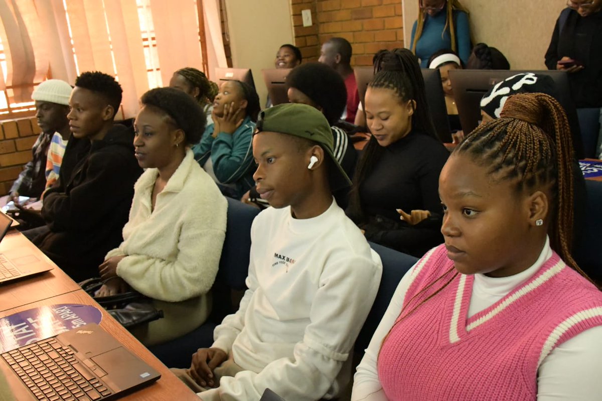 SportArtsCultur's tweet photo. Day 2 of Human Language Technology (HLT) workshop conductected by Department of Sport, Arts earlier today @ Tshwane University of Technology  (TUT) Soshanguve South Campus

The workshop will take place until 16 Aug 2024 [1/4]
#HumanLanguageTechnology 
#InspiringANationOfWinners https://t.co/9KEp5mN62j