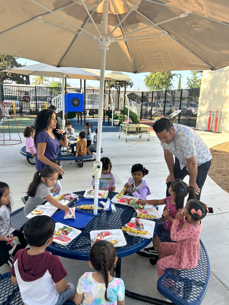 WoodcrestFSD's tweet photo. Thank you for the great visit FSD Board President Talavera! @FullertonSD #FSDlearns https://t.co/1JaREssuav