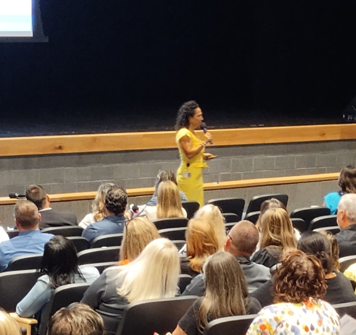 JCRattiFCPS's tweet photo. @Lead2Support sharing what it means to maintain a #GrowthMindset while innovating: be "firm with the mindset, but flexible with the plan."
THAT'S how you keep planning and moving forward.
#FCPSLeads @FCPSMaryIand @FCPSLeads https://t.co/D9CsjNvQIz