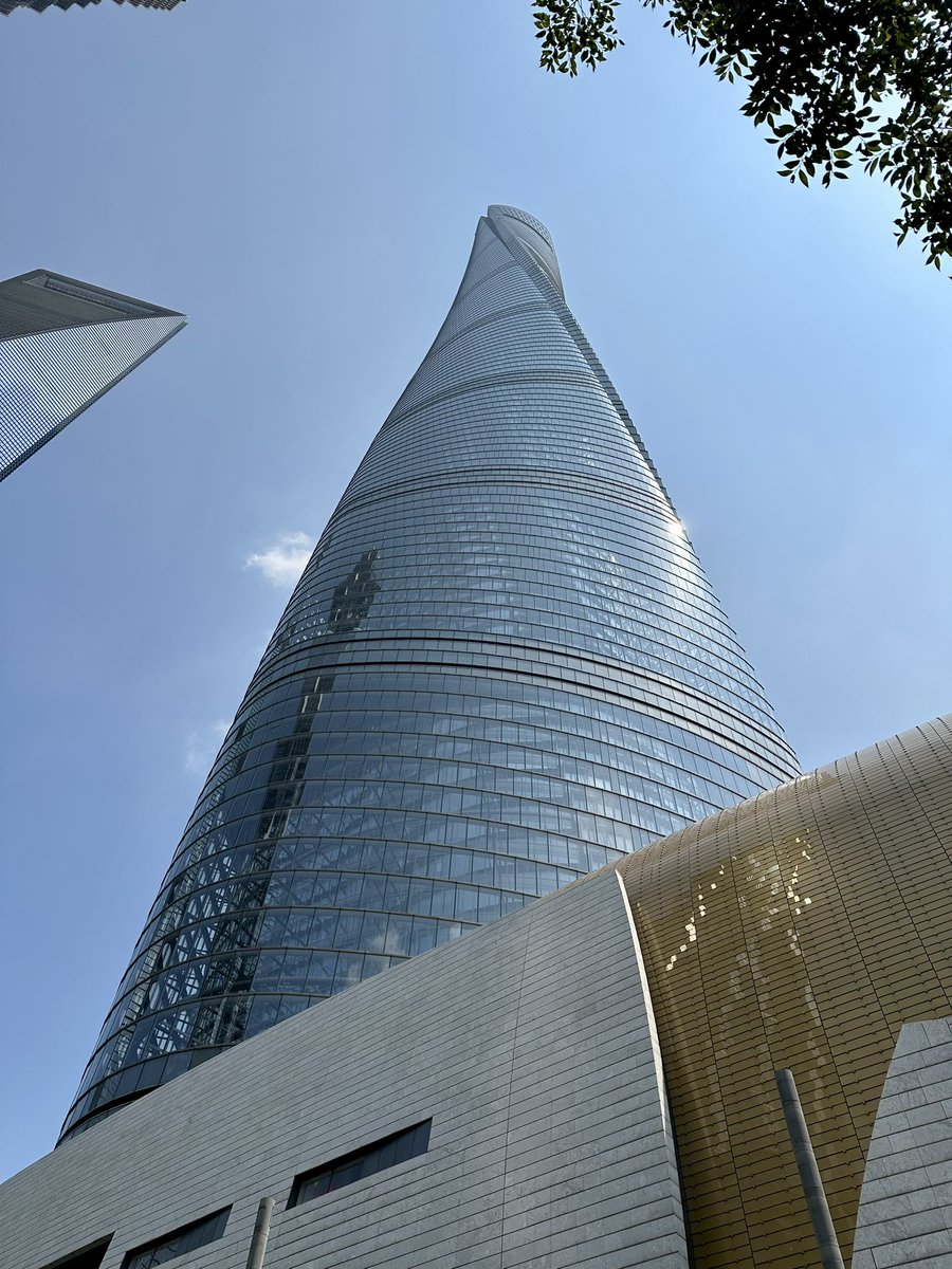 Gem_Djanie's tweet photo. 632m above Shanghai.
The Shanghai tower. Tallest building in China and 3rd tallest in the world.

#tourism https://t.co/IjoVR72qWj