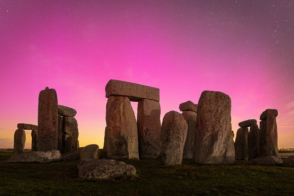 Last night, the skies over Stonehenge lit up with a breathtaking display of the Aurora Borealis. 🌌✨ 

Robert Harvey from Natural World Photography captured this magical moment. 📸 #northernlights #auroraborealis #stonehenge