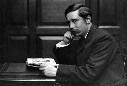 77MASH's tweet image. #OnThisDay, 1946, died #HGWells... - #Writer