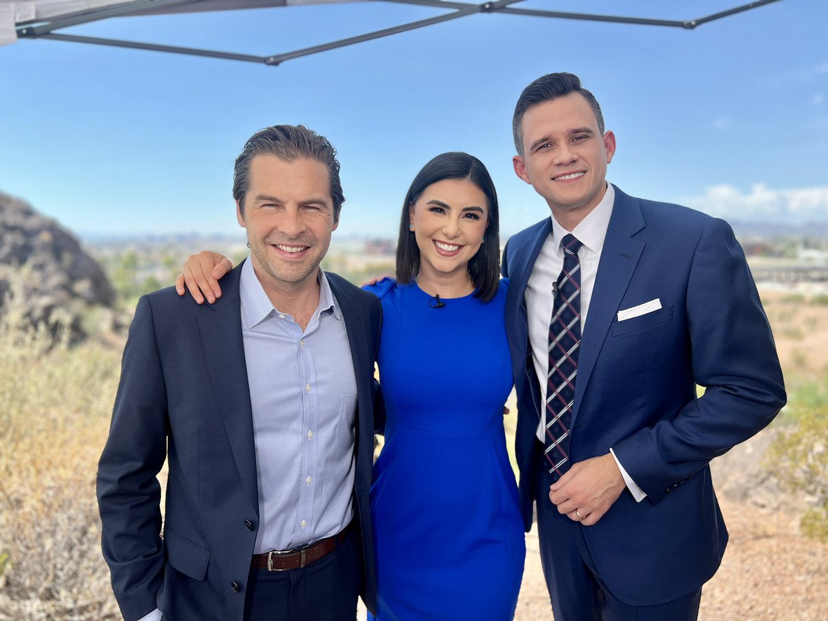 Compartiendo con <a href="/AnaMafud/">Ana Mafud</a> y <a href="/JulioVaqueiro/">Julio Vaqueiro</a>. 
Nos vemos de lunes a viernes por <a href="/TelemundoAZ/">Telemundo Arizona</a>