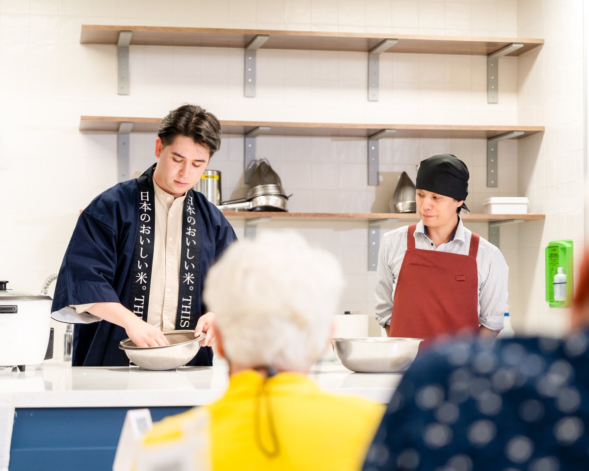 Our students recently had the opportunity to attend a workshop with <a href="/JETRO_InvestJP/">JETRO – Collaborate & Invest Japan</a> and the <a href="/CGjapanTO/">Consulate General of Japan in Toronto</a>. 🇯🇵

After a demonstration on preparing Japanese rice and shaping onigiri, a popular dish in Japan, participants had the chance to make their own.