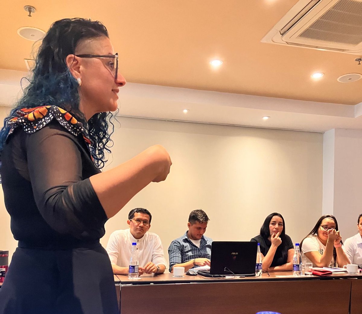 MinInterior's tweet photo. En #Casanare, Sandra Álvarez, coordinadora del Grupo de Articulación Interna para la Política Pública de Víctimas (#GAPV), comparte la estrategia 'Tejer Territorio' en el encuentro de enlaces territoriales de alcaldías, brindando acompañamiento técnico en el #RUSICST https://t.co/NSbON8FmZy