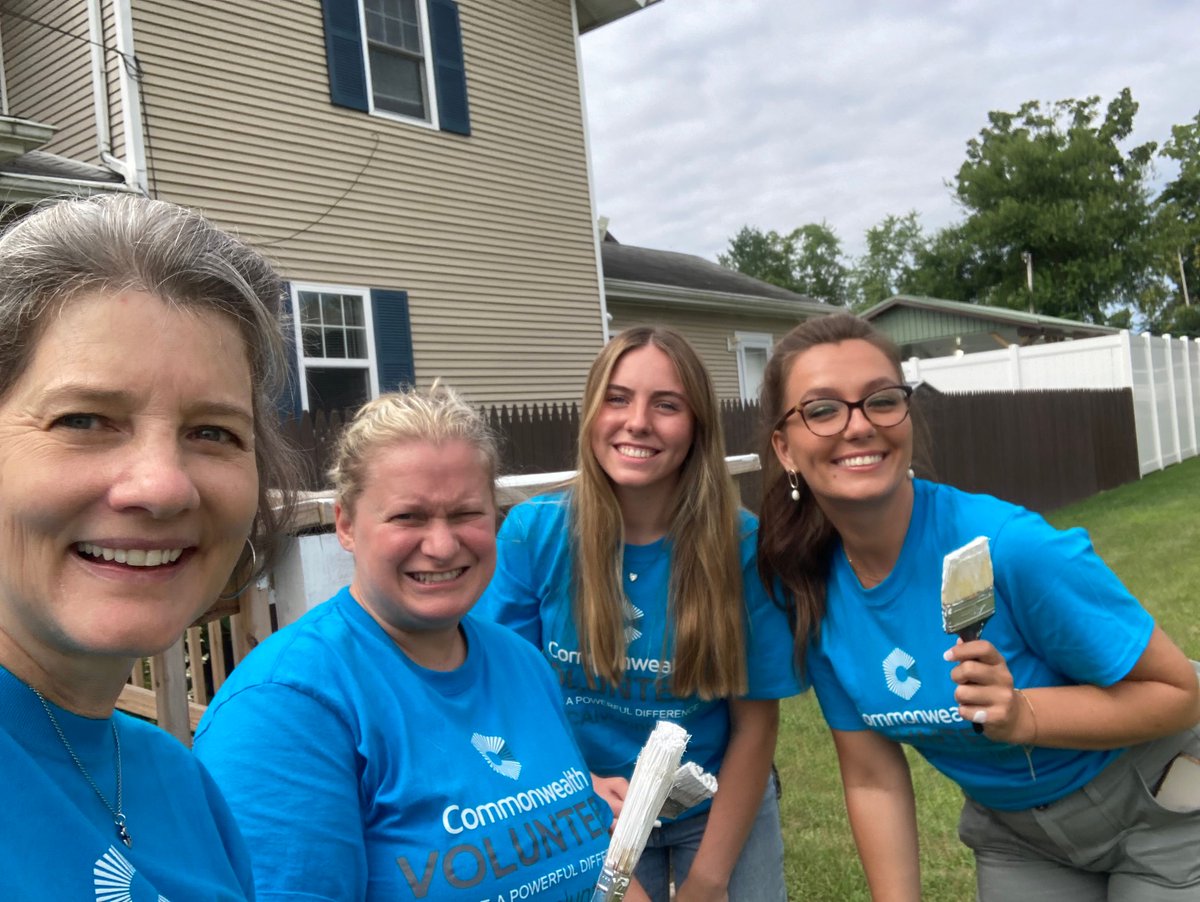 Commonwealth_HQ's tweet image. Our Business Development, Marketing, &amp;amp; Proposals team had the privilege of volunteering at the Jackson Interfaith Shelter and MyPlace. 🏠❤️
 
#OneCommonwealth #AnythingButCommon #CommunityImpact #VolunteerWork