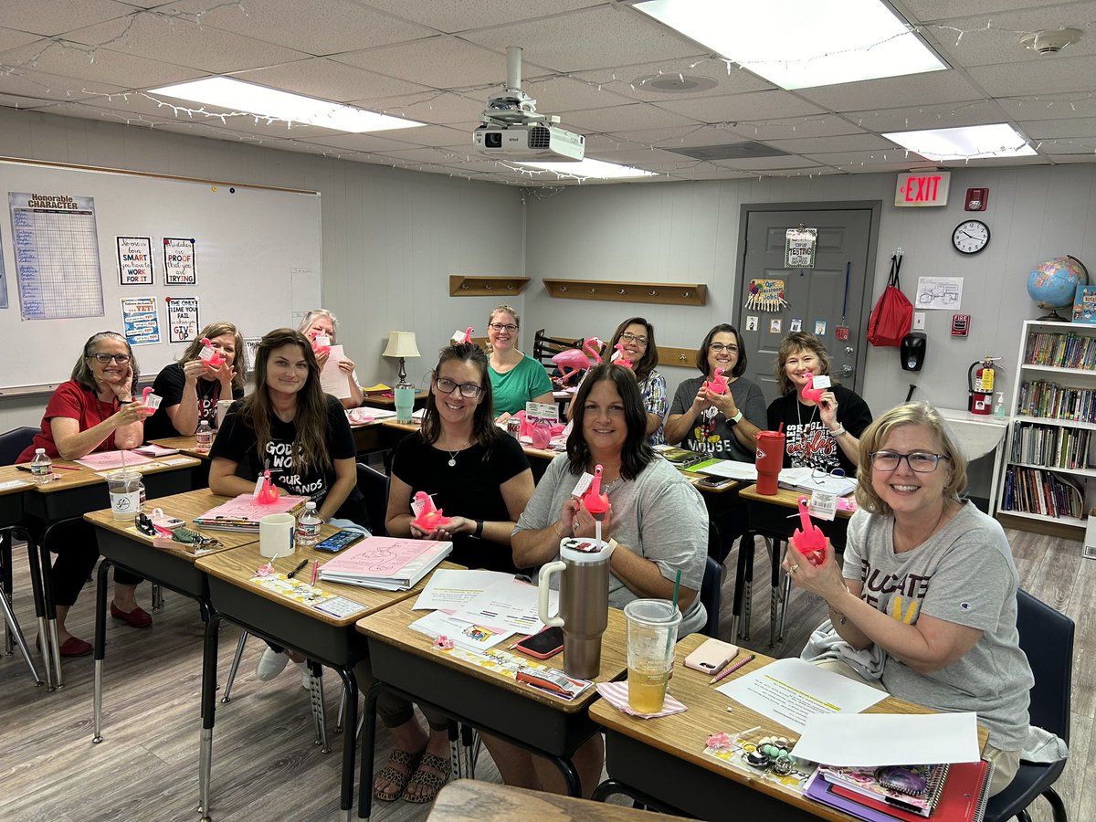 These elementary teachers are ready for a “flamazingly” fantastic year! 🦩