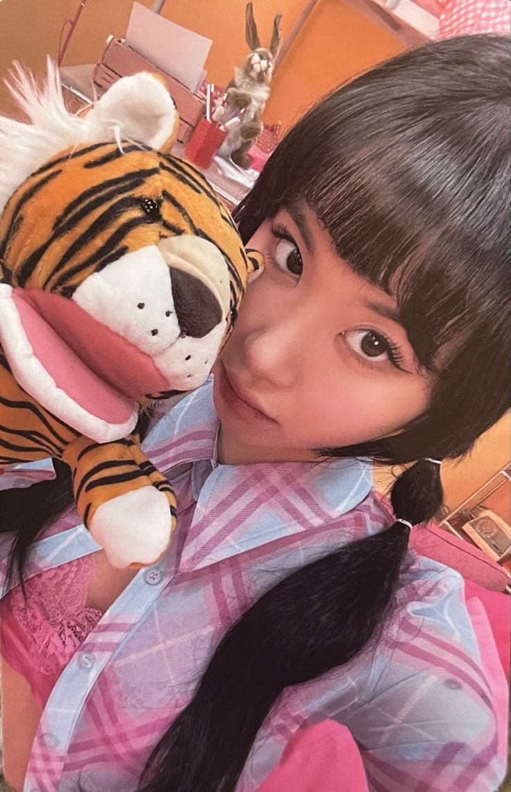 Twice veya aespa album ariyorum elinde olanlar dmye gelsin