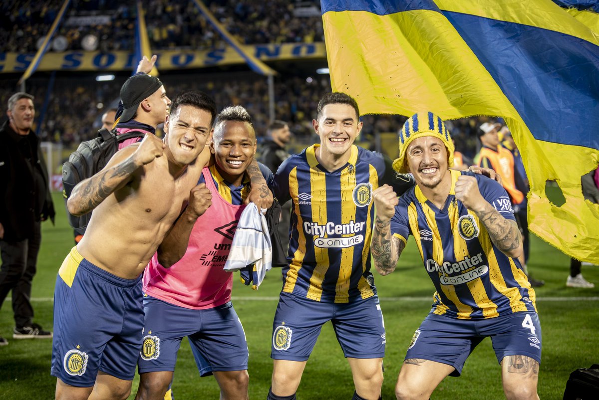 RosarioCentral's tweet photo. ¡Es la banda loca del Guerrero! 💪🏻🤪🇺🇦 https://t.co/XQCaHNjyDr
