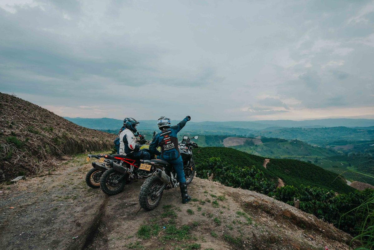 BMWMotorrad's tweet photo. Dive into the world of Colombia at our newest episode of the BMW Motorrad #RideAndTalk Podcast!
We chat with Colombian riders Micho and Saada about the incredible experience of motorcycling in their homeland. ๐
๐: https://t.co/OHxTuM5Mj3
#MakeLifeARide #F900GS #BMWMotorrad https://t.co/AJWev63gyj