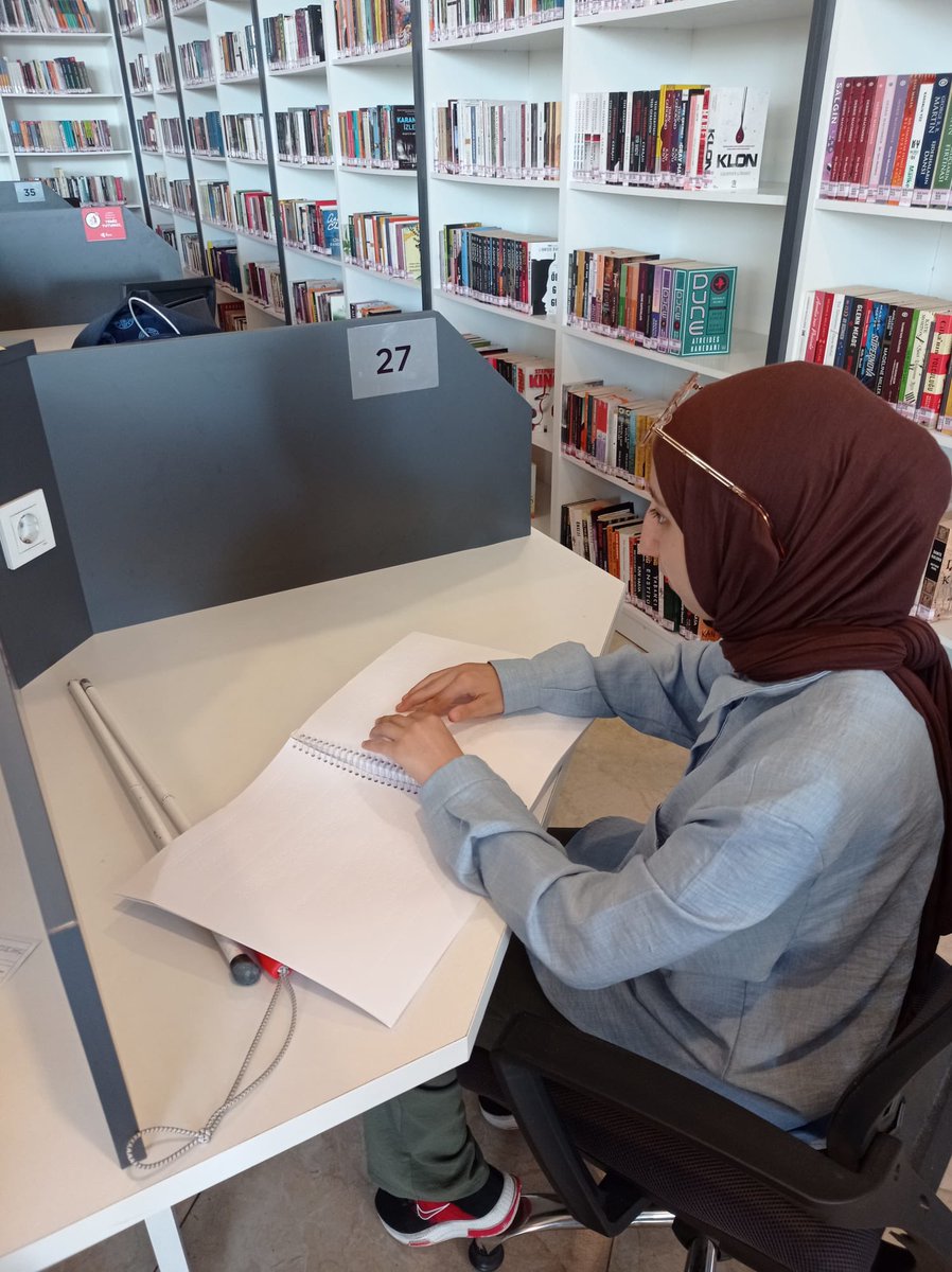 Ebkutuphane's tweet photo. Bilgiye erişimi desteklemek amacıyla kütüphanelerimizdeki kabartmalı kitaplarımızla, görme engelli bireylerimize dokunarak kitap okuma imkanı sunuyoruz.

📍Dr. Kadir Topbaş İlçe Halk Kütüphanesi https://t.co/HhW2quqPs7