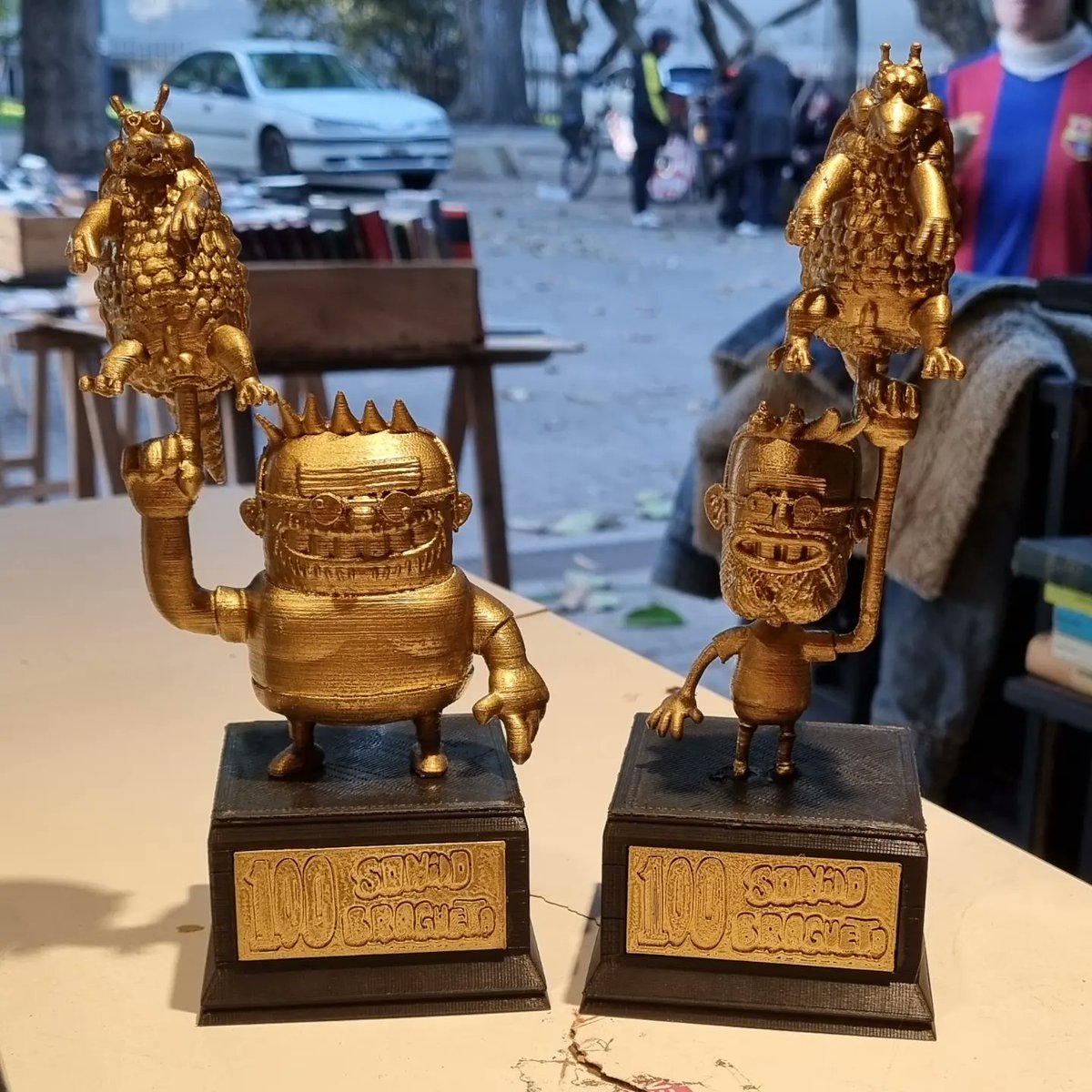 Fuimos inmortalizados cazando mulitas. Solamente una de las sorpresas del episodio 100 que grabamos en vivo y publicaremos próximamente.