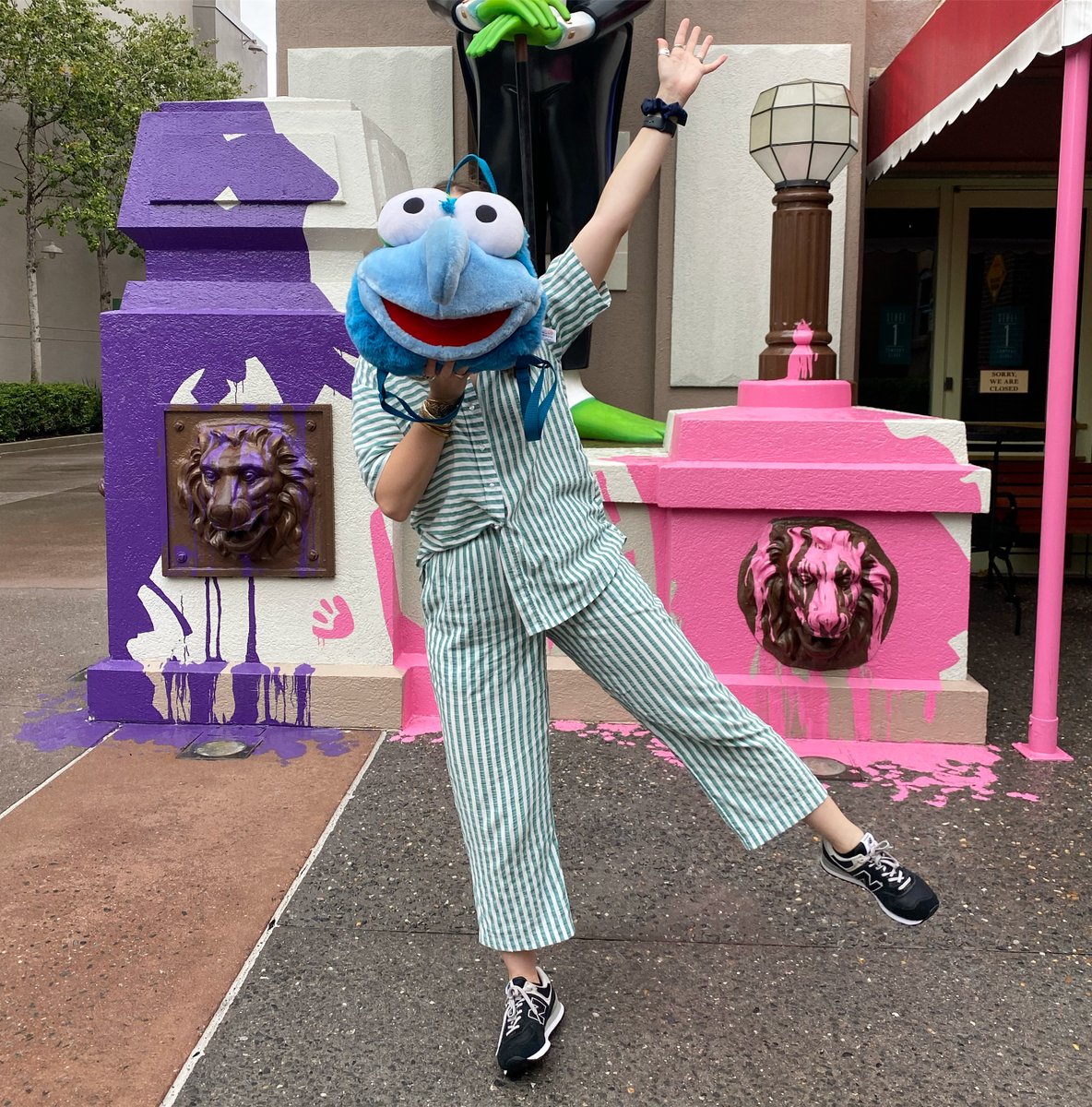 carlyewisel's tweet photo. post your favorite muppetvision / muppets courtyard photo challenge!!!!! https://t.co/MKiB6VO66X