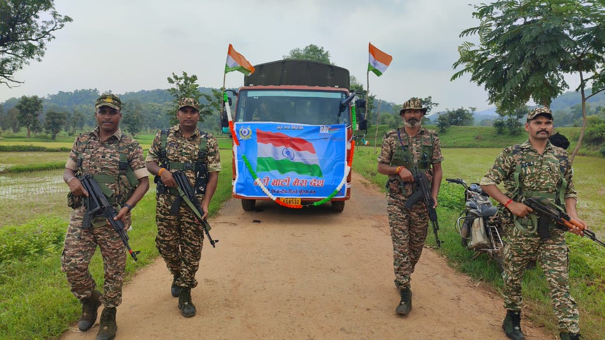 7_crpf80559's tweet photo. आज दिनांक 13.08.24 को E/7 समवाय CRPF द्वारा #HarGharTiranga अभियान के अंतर्गत तिरंगा यात्रा लाँजी थाना (मध्य प्रदेश )के अंतर्गत सुलसूली से शुरू होकर खुर्सीटोला, बालेगांव,घोटी तक निकाली गयी।# @007bn_crpf #HMOIndia @CentreCrpf @MPSECTORCRPF #peacekeepersofthenation https://t.co/oKz4a4TQzx