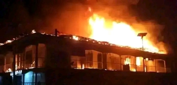 ChristianEmerg1's tweet photo. Nigeria: Islamists torched a church in Kontagora, in Niger State, on Saturday, August 10. 

The media mutters not a word. But Christians must.

This is what our brothers and sisters in Nigeria are facing. 

They need help and prayers. Let's help and pray. https://t.co/wwuPEUkBQC