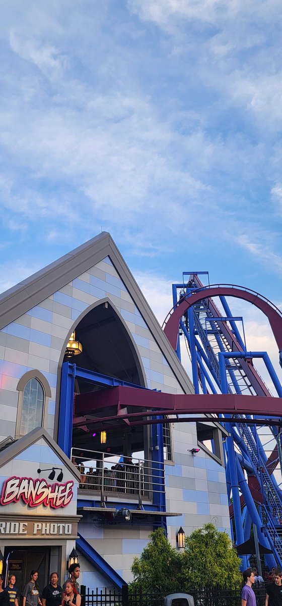 KeepItDownpod's tweet photo. Pt 4! We wrapped up our amusement park tour with a Saturday at King's Island. But at least we had Fast Lane!
#kingsisland #Orion #Diamondback #mystictimbers #thebat #adventureport #beast #snoopyssoapboxracers #Banshee #Racer #flightoffear #fof #grandcarnivale #festhaus #Spotify https://t.co/22Ev9OxbXA