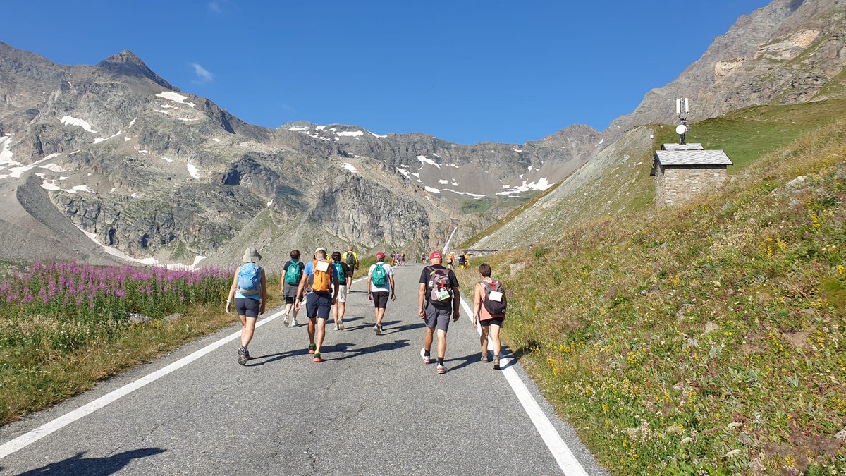 PNGranParadiso's tweet photo. Grande successo per la giornata di chiusura della strada tra il Serrù e il Nivolet, nell'ambito della quale si è svolta la camminata a passo di #fitwalking che ha raggiunto il Colle e la piana del Nivolet. https://t.co/V9keXk9s1Y