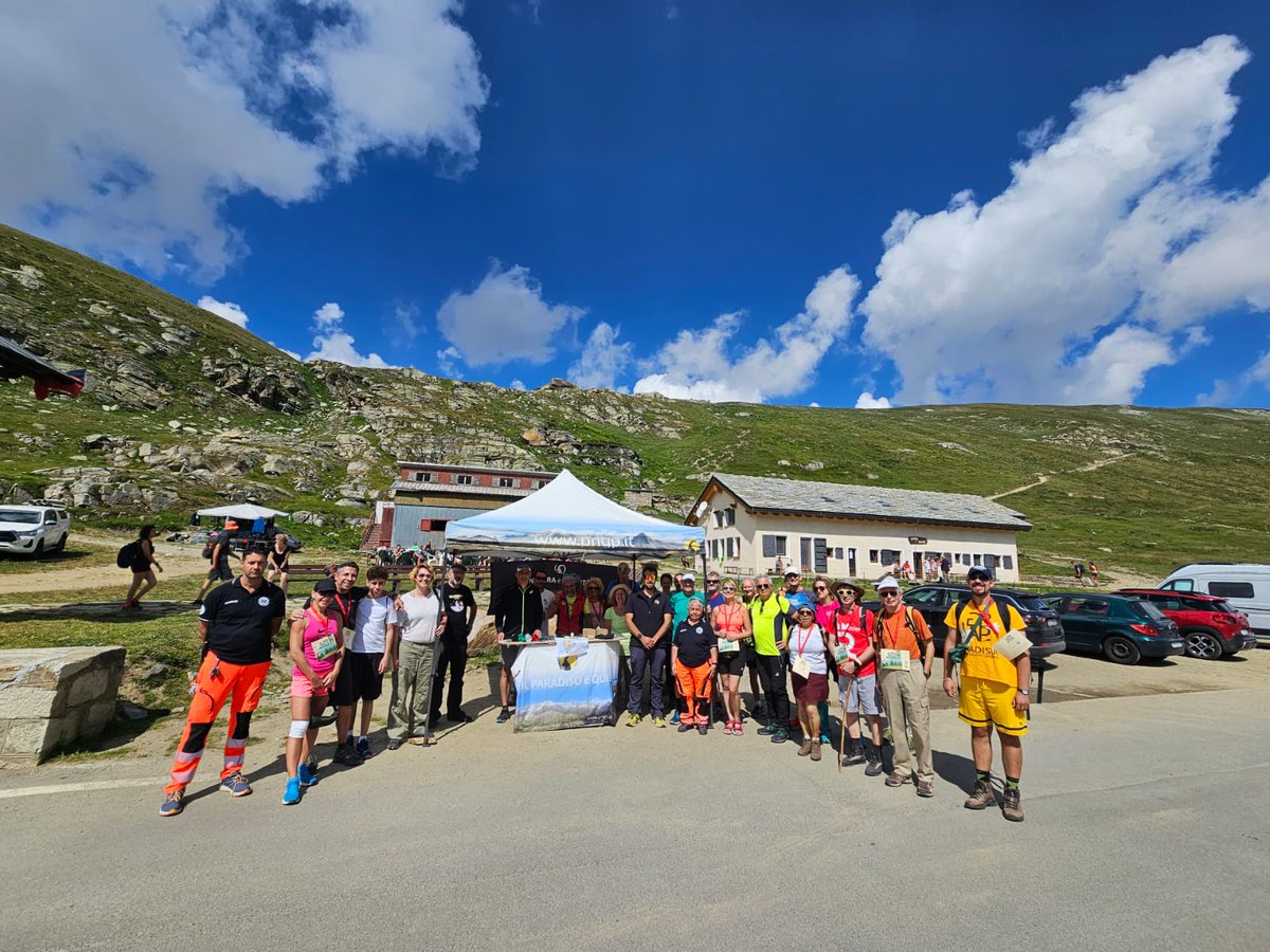 PNGranParadiso's tweet photo. Grande successo per la giornata di chiusura della strada tra il Serrù e il Nivolet, nell'ambito della quale si è svolta la camminata a passo di #fitwalking che ha raggiunto il Colle e la piana del Nivolet. https://t.co/V9keXk9s1Y
