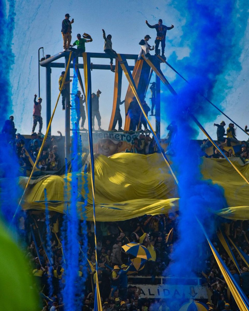 Ultramaniatics's tweet photo. Clásico Rosarino 
Rosario Central 🇦🇷🔥🔥🔥 https://t.co/v37jhE8Ndx