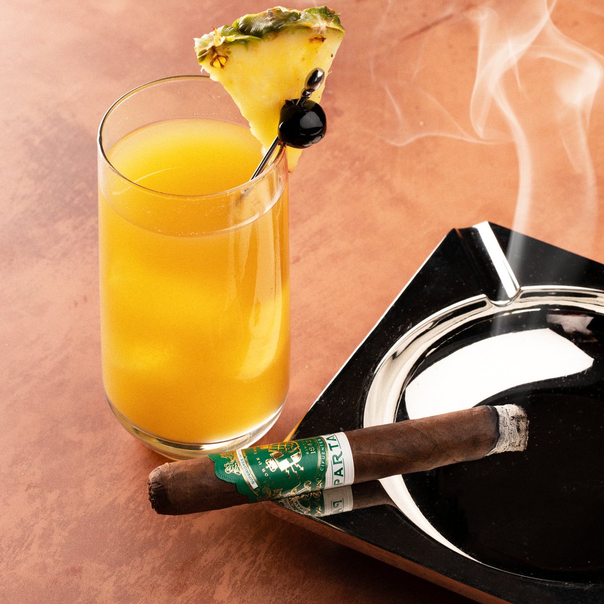 partagas's tweet photo. It may look like a dream, but you can easily make it your reality 👉
Add ingredients into a shaker with ice. Shake and strain into a glass. Garnish with a brandied cherry and pineapple wedge.
#PartagasCigars #Cigars #TrueQualityEndures #RumCocktails #SummerCocktails https://t.co/9zWmFEIOGT