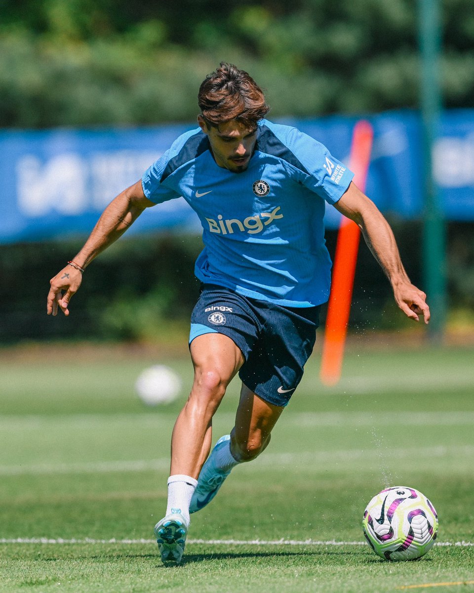 ChelseaFC's tweet image. Preparing for MD1. ⚡️☀️