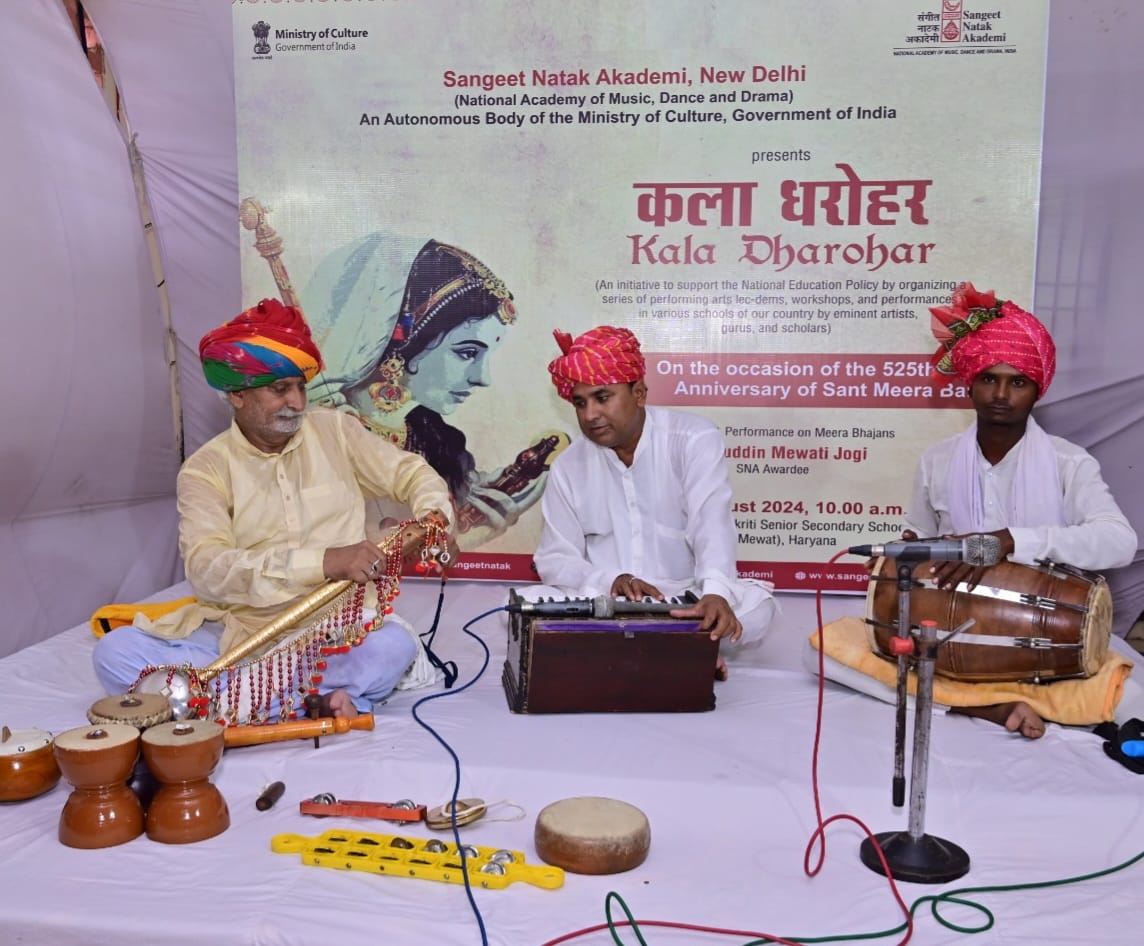 sangeetnatak's tweet photo. Glimpses of Day 1 of #Event4 in the #kaladharohar series, organized by Sangeet Natak Akademi at Govt. Model Sanskriti Senior Secondary School, Nuh (Mewat), Haryana.

#music #dance #drama #artist #folk #culture #SangeetNatakAkademi #nuh #haryana https://t.co/PxF7XCHSDO