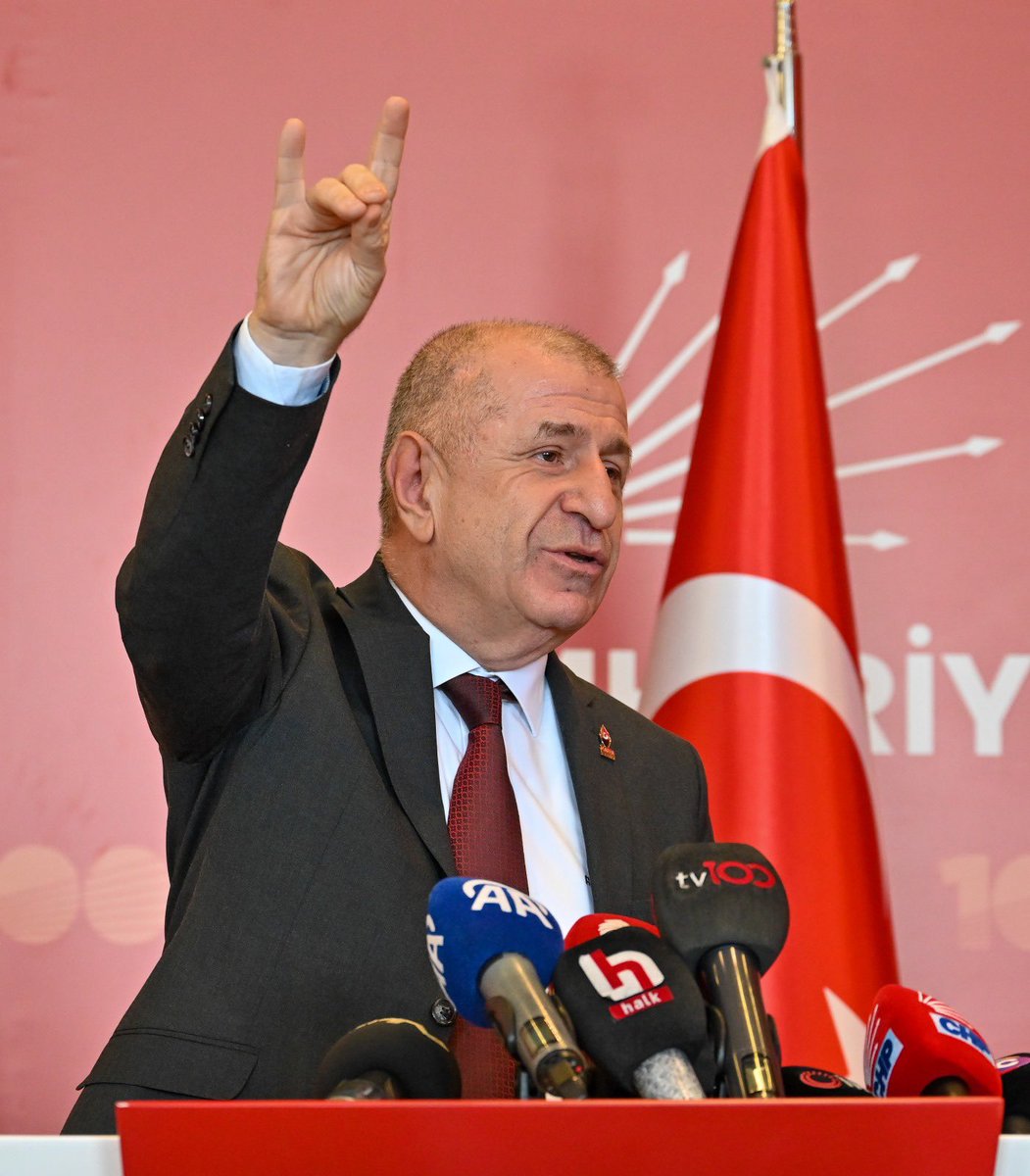 umitozdag's tweet photo. Cemil Tugay, sen ancak İzmir’in ocağına incir ağacı dikersin. Sana yakışan Mehmet Cengiz’in heykelini dikmektir. @zaferpartisi https://t.co/2LXCp03xGI
