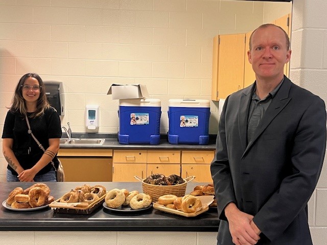 drms_chiefs's tweet photo. Thank you to Garth Gherardini from Modern Woodmen for bringing treats to our staff today! #ItsGreatToBeAChief #BeTheChange #GoChiefs #CCSDfam #DRMScares #DRMSstem https://t.co/YQUFq11O1q