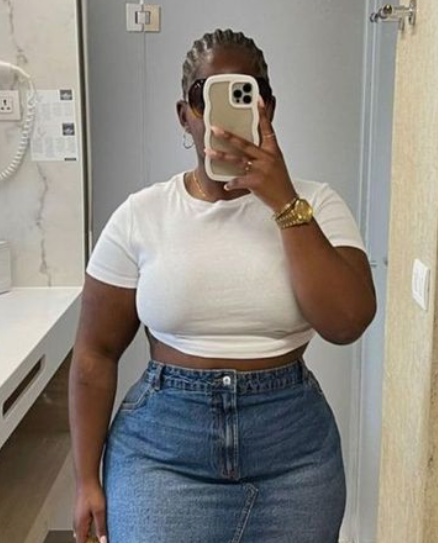 Best caption? Lunch with me🥰😇😏