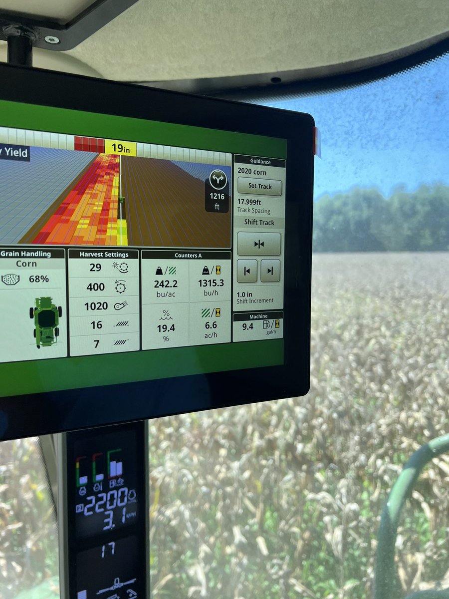 SedrickLMack's tweet photo. Non irritated corn in Pike County averaged 188bu/ac in this field. A few spots in the field were in the 200bu/acre category! https://t.co/hP46t4iCMk